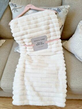 NEW! GORGEOUS 50" x 70" ULTRA PLUSH RIBBED Throw BLANKET